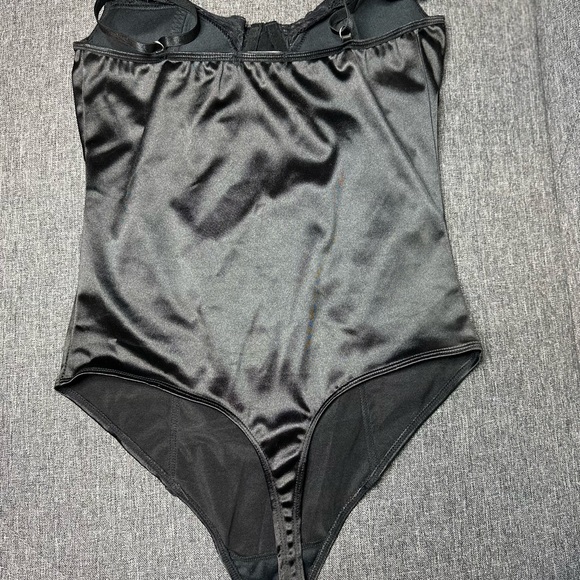 FOREVER 21 | Black & Lace Body Suit - Picture 2 of 3